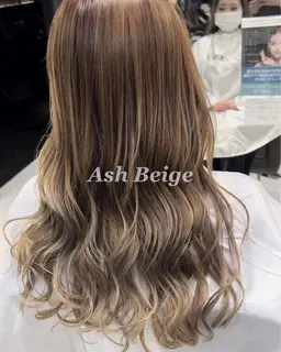 【ダブルカラー】ブリーチなしで明るくしたい❗️できます💪🏻ダメージしない艶感カラー✨ブリーチなし＋艶カラー保湿TR付