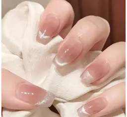 🌟人気上昇中🌟チークネイル➕マグネットフレンチ　上品なデザイン　ストン４個無料