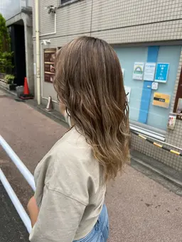 ハイライトorメッシュカラー＋透明感カラー