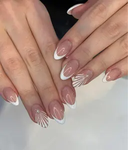 フレンチ6本，アート2本🎨、可愛いバツとカラチェンジできます。