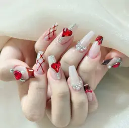 【每日2名限定】🎀チップ長さ出し+持ち込みデザイン+パーツやり放題 ✨(初回ソフトジェルオフ無料/ケア込み)