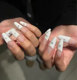【オフなし】フレンチネイル✨【新規】¥7400【再来】￥9300