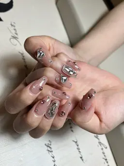 ミニモ学割引💅🏻長さだし🎀10本パーツつけ放題🎀 ワンカラ/ラメグラデーション⭐️ケア込み💁‍♀️