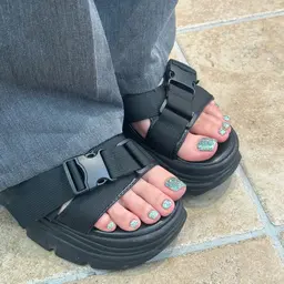 【夏限定🌺🤙🏾】フット🦶🏻ワンカラー（ラメもOK）✨オフあり、なし