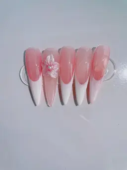 【初回・自店オフ無料☆】フレンチ＋2本ぷっくりアート　¥6600