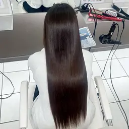 【艶で差がつく、地毛風ストレート🪽🤍】縮毛矯正 + トリートメント + メンテナンスカット✂︎