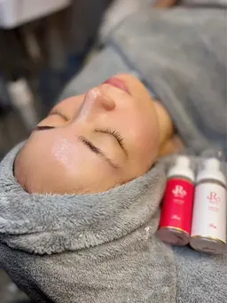 シミニキビ乾燥肌の方は💁‍♀️REVI陶肌ピール🫧トマト美容成分✖️タマヌオイル　毛穴洗浄/モデリングパック付
