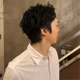 【メンズパーマ🧑🏻‍🦱🌀】おしゃれに見せたい方、雰囲気や色気が欲しい方にオススメ⤴️🦕