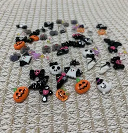 🎃ハロウィンネイルで指先も可愛く変身✨おばけやカボチャのアートで10月だけの特別デザイン💅👻🕸️