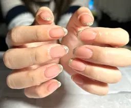 フレンチ（ベースカラーあり) ¥5500ベースPara gel 使用