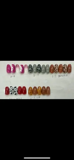 【オフ有り】ハンドワンカラー左右2本ずつアート➕パーツ左右２つずつ