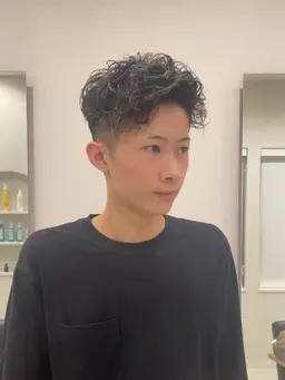 【スタイリングも自由自在！】メンズカット＋パーマ11110円→8880円