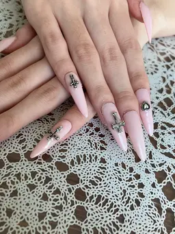 長さだし♡フルカラーチップでの長さだしネイルです♡綺麗に長く、更に指長効果✨