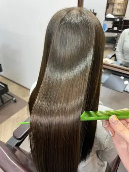 縮毛矯正のモデル募集です。SNS用の動画撮影OKの方のみ。カット、トリートメント別料金¥4400​〜​