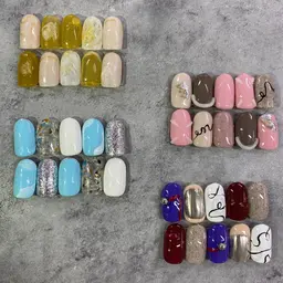 定額ネイル💅左側¥6,000右側¥7,000