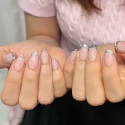 【Jr.ネイリスト】ガラスフレンチ️🫧※フレンチ部分のお色は シルバー・ゴールド からお選びいただけます☺️