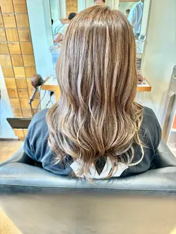 動きのあるオシャレな髪に💝カット➕イルミナハイライトカラー