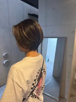 【トレンド感UP】ショートカット＋ハイライトカラー👉 動きと奥行きを出すハイライトで、ショートのシルエット⭕️