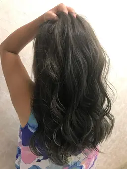 🔹髪を柔らかく見せる🔸シークレットハイライト+カット+透明感カラー+トリートメント✨️