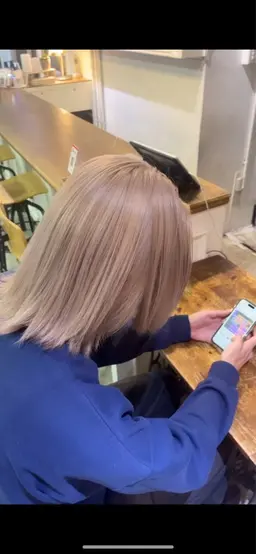 リタッチ(ブリーチ)+オンカラー+3stepトリートメント🩶毛先はブリーチせずにリタッチのみでカラーしたい方🫶🏻