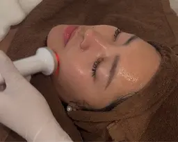 👑美白集中コース👑くすみ・しわ・シミ・開き毛穴を改善されたい方におすすめ🧚🏻本格美白ケア🫧