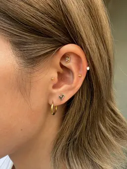 【期間限定⭐️特別価格】秋、冬も耳が一気に華やか、おしゃれで可愛い✨耳つぼジュエリー👂💎✨耳マッサージ付き