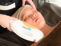 レディース🩷＆メンズ🩵　　　　　　　　　　　　　【顔脱毛＋保湿エステ】ツルツルお肌に✨