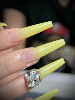 【チップ長さだし】ワンカラー/ ラメグラデーシュン🎀      スートン２つペレゼンド🎁