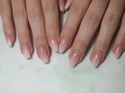【ハンド】エアブラシを使った白グラデ🌷ベイビーブーマー！オフ込み※口コミ投稿下さる方