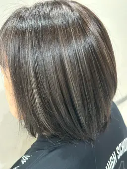 ハイライトのモデルさん募集しています✨白髪ぼかしのハイライトなどを募集中🙆‍♀️白髪でお悩みの方17時以降に出来ます！