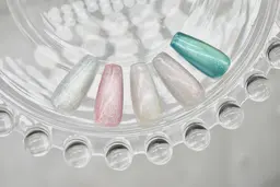 【ハンド】上品な印象​〜​派手可愛いまで★キラキラ♪マグネットネイル　¥6800