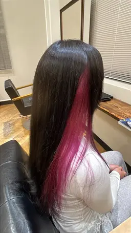 🎀インナーカラー🎀  さりげなく可愛いワンポイント💜ブリーチ込‼️