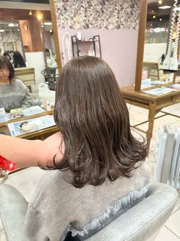 【ベースが暗い方の艶カラー】 カット➕wカラー➕髪質改善トリートメント❣️