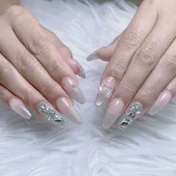 ✨チップ長さ出し＋シンプルデザイン✨アート4本まで❣️パーツ2個付き❣️ ストーンorパール10粒まで無料✨