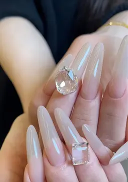 【チップスカルプ長さ出し+ワンカラーストーン2粒大きくてOK!¥10000土日祝日/平日16時以降+1100円