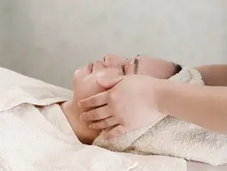 【お手軽◎ニキビケア】洗顔+ニキビ鎮静パック+潤いクリーム+ヘッドマッサージ付☺️(30分施術)