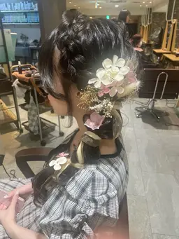 早朝８時台ヘアセットandラメスプレー込み