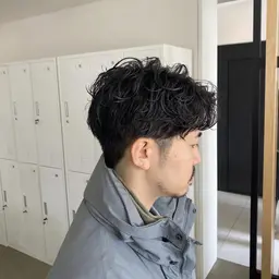 《男性限定》カット+パーマ　¥1600 ツイストなど特殊パーマNG