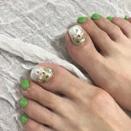 【7/7限定‼️】サンダルの足元に💅フットネイル✨親指アート