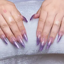 12月⭐️オフ無料⭐️  🎀チップ+ジェル長さ出し【ワンカラー・ラメグラデーション+スートン10粒】