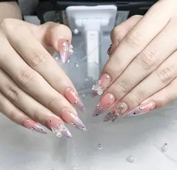 【オフ込み】ハンド-写真持ち／10本デザイン／パーツ付き放題✨✨💅