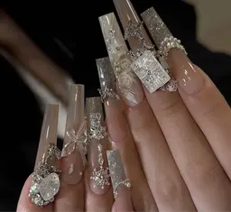 💓💅✨長さだしつけ放題✨華やかでゴージャスなデザインがお好きな方におすすめ！デザインのご相談も大歓迎です♪