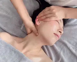 🎶【Face】小顔マッサージ🎶洗顔➕小顔マッサージ➕デコルテ➕ヘットスパ➕パック➕化粧水🎶45分