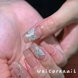 jrネイリスト　丁寧ケア・オフ込み　持ち込みデザイン4本アート　「ベース残し、美フォルム形成」