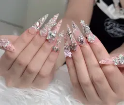 ⚡️🉐超おトク！学生さん必見✨このチャンスを見逃さないでね❣️👉チップ長さ出し➕ワンカラー➕ストーン、パーツつけ放題