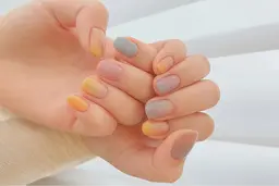 くすみグラデーション × 透け感ニュアンス