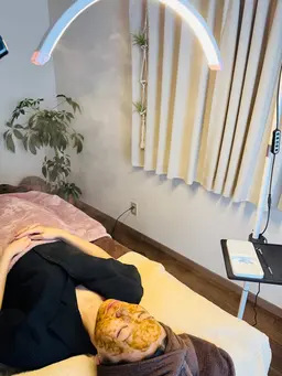 ハーブピーリング　贅沢美容液を浸透