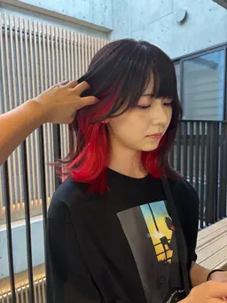 ❤️🔥【オススメ】ポイントでオシャレに❤️🔥ブリーチを使ったインナーカラー+オンカラー+クイックトリートメント