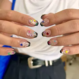 フレンチネイル💅✨️（付け替えオフ＋500）（ナチュラルベースカラー込）