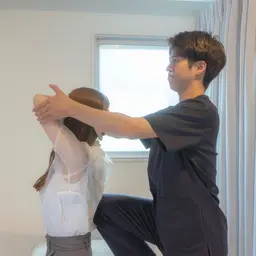 11月限定✨無料体験会✨姿勢矯正×全身整体　肩こり/腰痛/頭痛/反り腰/巻き肩/姿勢の歪みが気なる方🙌